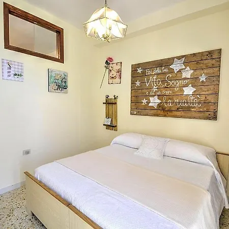 Sleeps 4 Air Con 펜션
