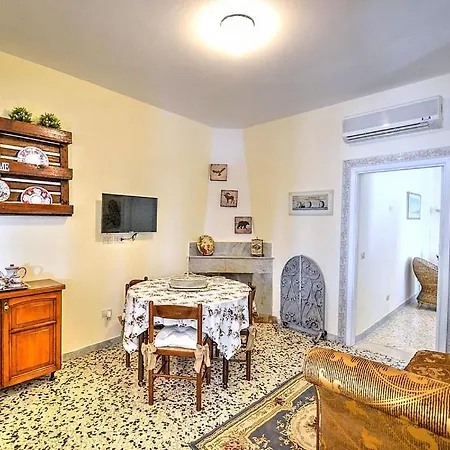Sleeps 4 Air Con 펜션 스칼라