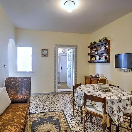 Sleeps 4 Air Con