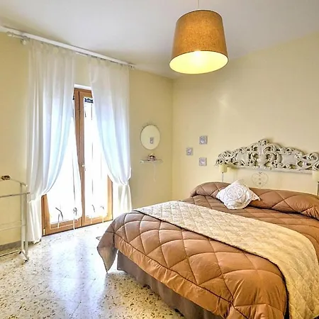 Sleeps 4 Air Con *
