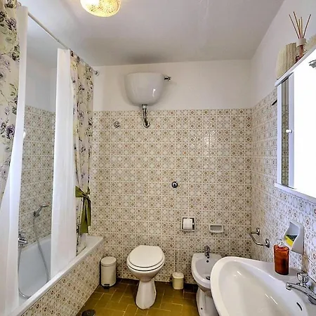 Sleeps 4 Air Con * 스칼라