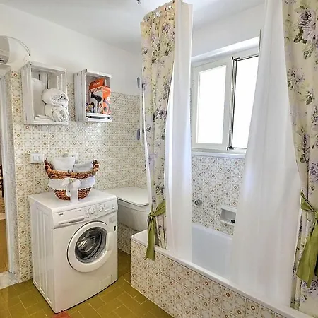 Sleeps 4 Air Con 펜션 스칼라