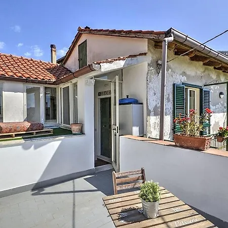 Sleeps 4 Air Con *