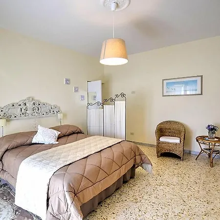Sleeps 4 Air Con *