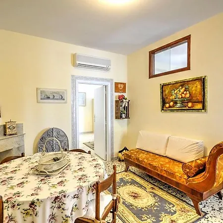 Sleeps 4 Air Con * Scala